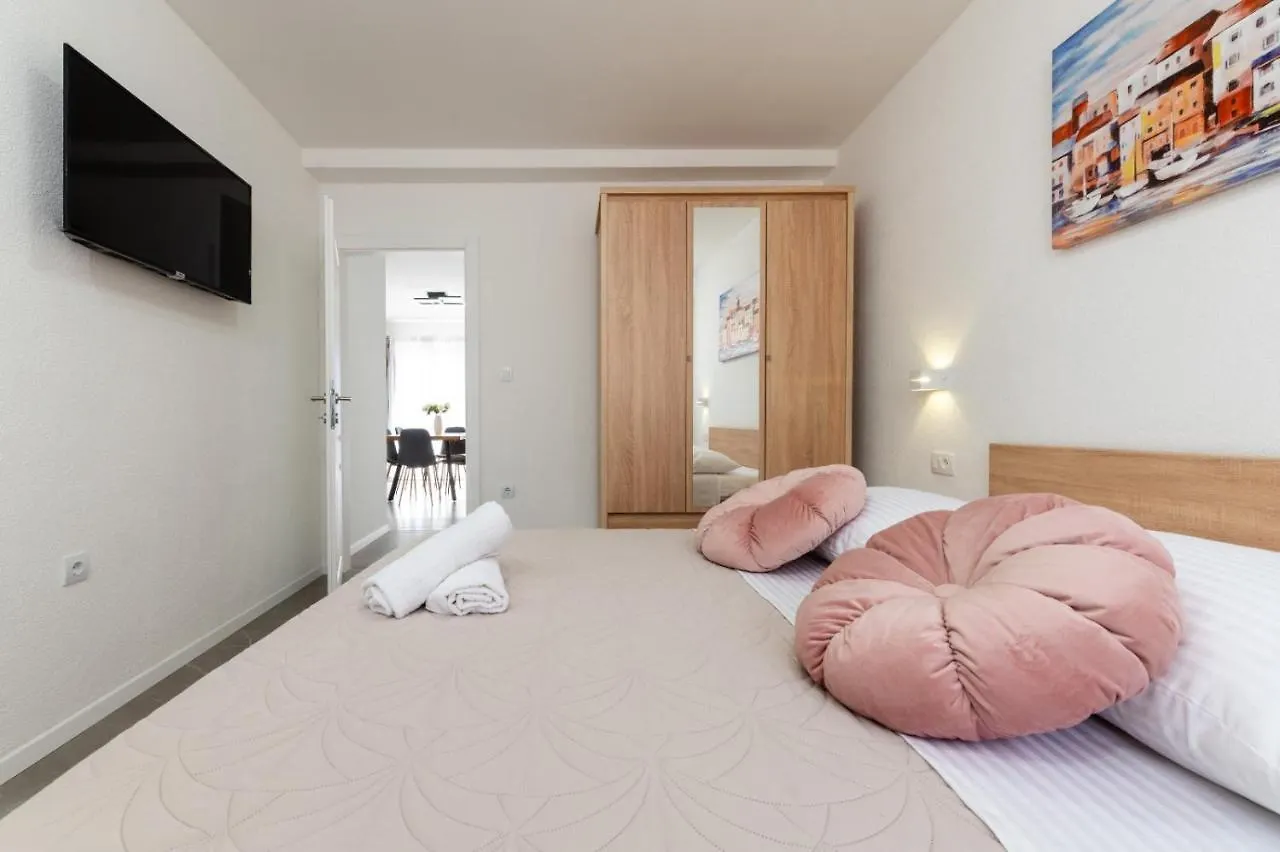 Apartment Vuletin Kastela