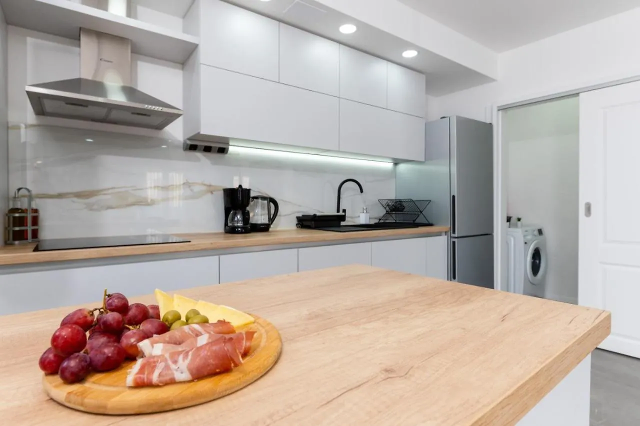 Apartment Vuletin Kastela 0*,