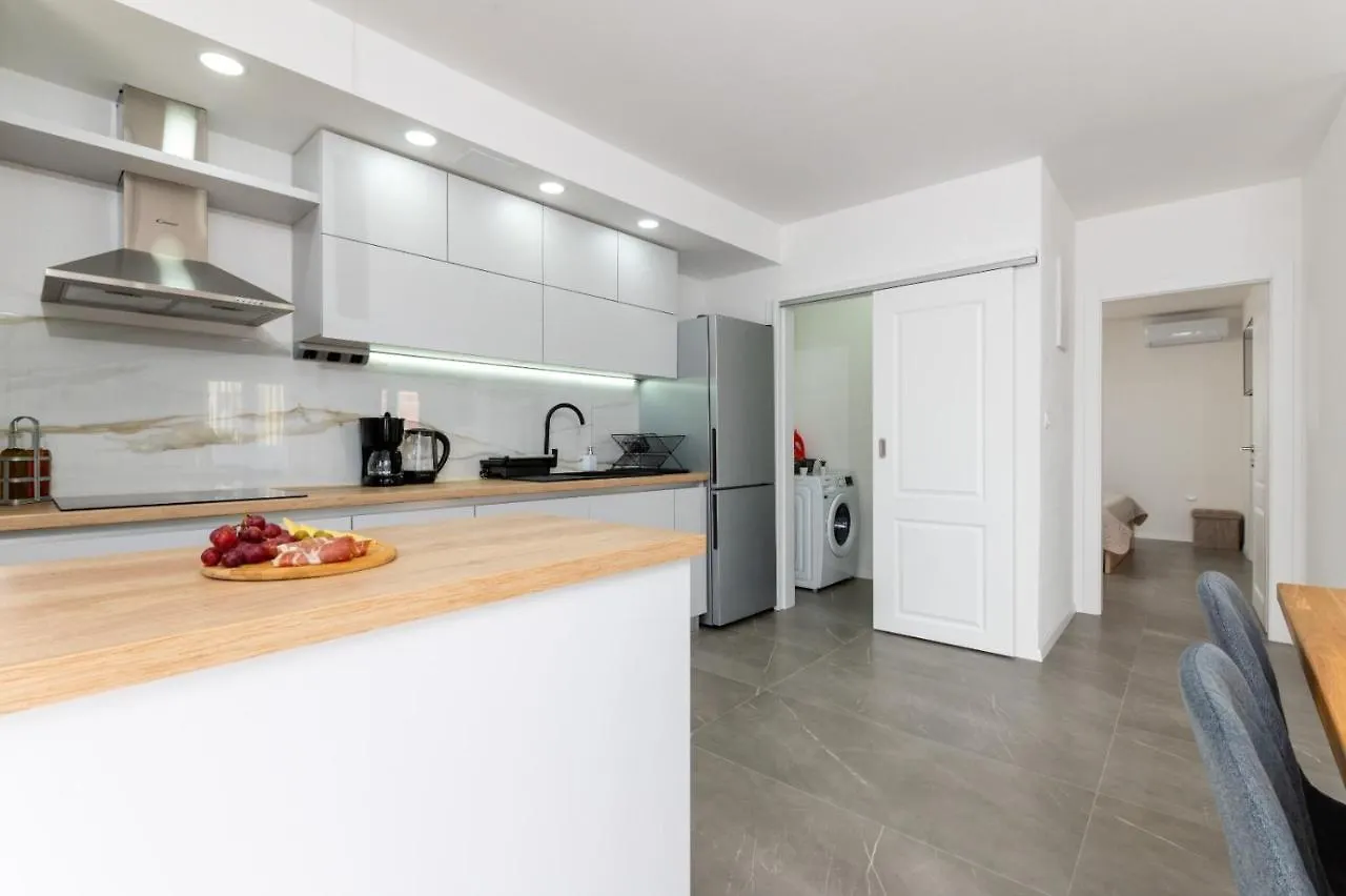 Apartment Vuletin Kastela Croatia
